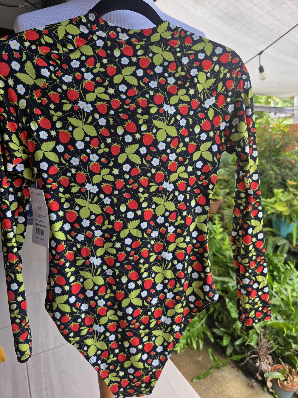 Ladies One-Piece Long Sleeve Zip-Up Rash Guard Swimsuit - Strawberry Print M - Picture 3 of 5